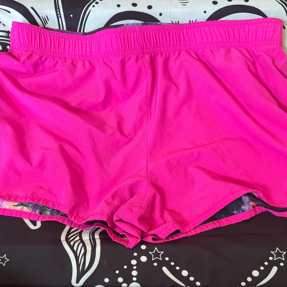 Reversible women’s athletic shorts